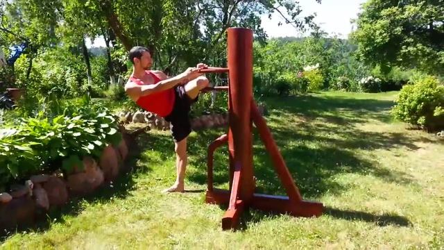 Exercises for legs Wing Chung. Упражнения для ног Вин Чун на манекене смотреть онлайн
