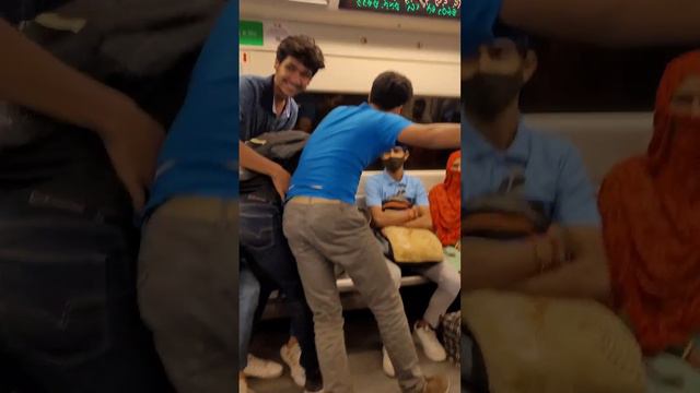FIGHT IN DELHI METRO | DELHI RAGE | KEVIN BHARDWAJ смотреть онлайн