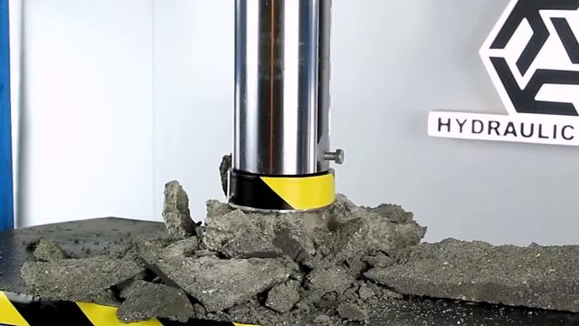 Гидравлический пресс давит шлакоблок