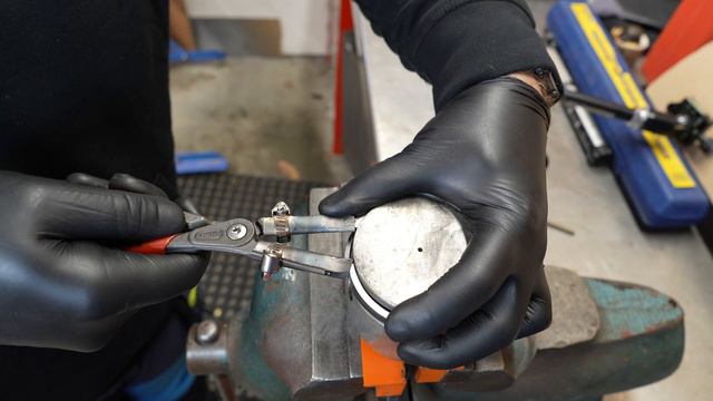 Piston Ring Installation! смотреть онлайн