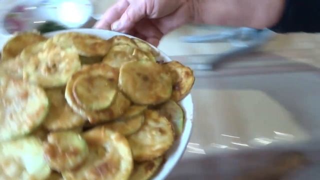 Кабачки с сыром и чесноком. смотреть онлайн
