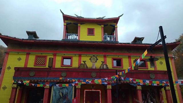 04.11.2022. Россия. Краснодарский край. Роза Хутор. Парк Моя Россия. Павильон Бурятия смотреть онлайн