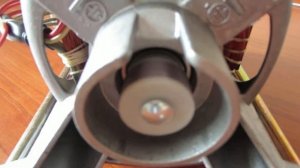 ariston  двигатель. где у него щетки?