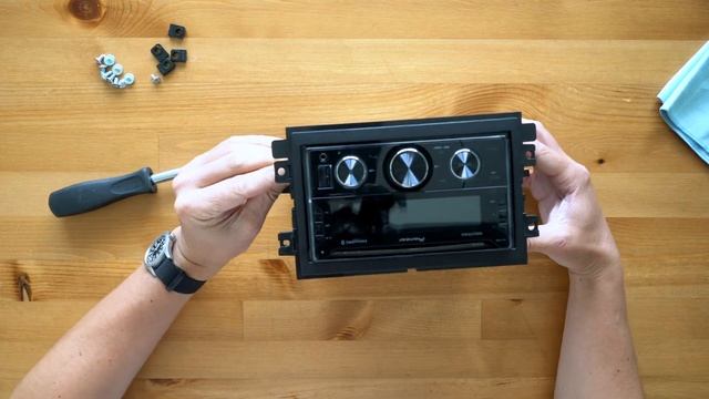 How to assemble your Metra 95-5812 double-din dash kit for select 2004-11 vehicles | Crutchfield смотреть онлайн