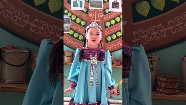 Настя Алексеева 5 саастаах, Михаил Тимофеев хоьооно «Ийэ дойду хантан са5аланар?» смотреть онлайн