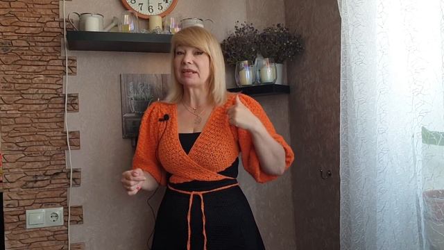 Трендовый топ-кроп на запах с завязками, связанный крючком. Много образов и сочетаний. смотреть онлайн