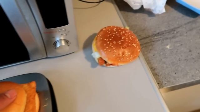 BURGER FISH MCDO VS BURGER FISH KFC ! смотреть онлайн