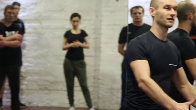 стойка в ножевом бою смотреть онлайн