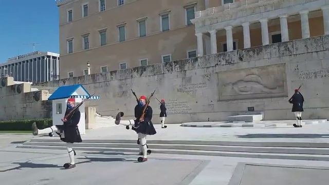 Changing of guards at the Greek Parliament смотреть онлайн