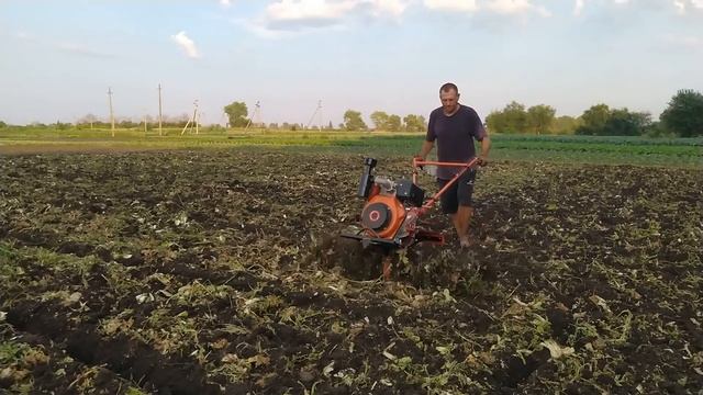 ПЕРВЫЕ РАБОТЫ НА МОТОБЛОКЕ. смотреть онлайн