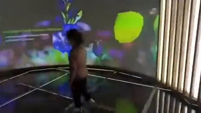 Доча испугалась пчелы на Экспо 2017 ????? смотреть онлайн