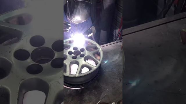 Сварка Аргоном Восстановление куска на литом диске argon welding смотреть онлайн