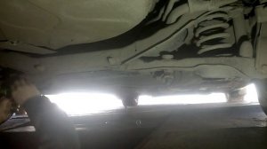 Замена задних стоек стабилизатора Форд Фокус 2 есть два вида стоек шаровые и втулочные у нас вторые