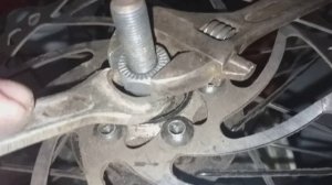 Люфт заднего колеса велосипеда. Немного подтягиваем и всё!