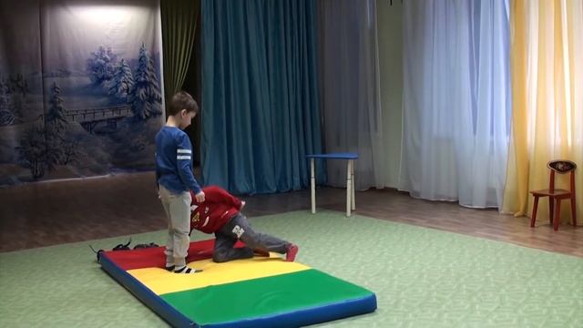 Урок по знакомству с борьбой самбо провели тренеры СК "Самбист" в детском саду "Ёлочка" смотреть онлайн