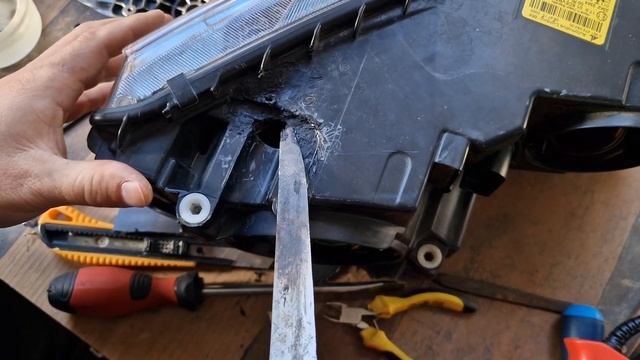 Skoda Octavia MK-3 Xenon Headlight Tab And Casing Repair, Plastic Welding, Sealing, Lug Replacement