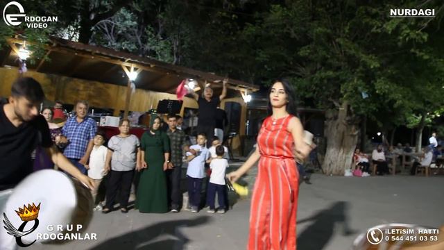 Genç Kız Halebi’yi Yaşayarak Oynuyor İzleyenleri Hayran Bıraktı 👏 Üstüne De DavulShow Yaptı NURDAĞI