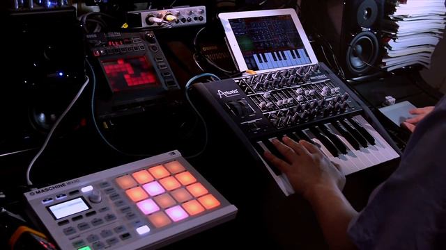 Boldly Dreaming - with Arturia Minibrute, Maschine Mikro Mk2, Magellan (on the iPad) смотреть онлайн