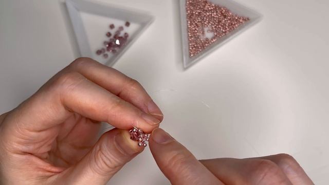 Серьги-кольца из бисера и биконусов|Beaded earrings смотреть онлайн