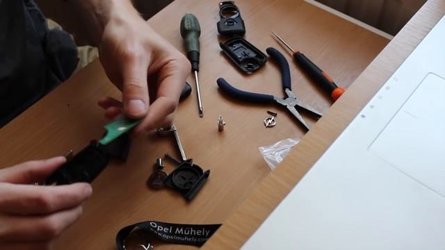 Opel Astra H / Zafira B Kulcsház csere - Key Case Replace смотреть онлайн