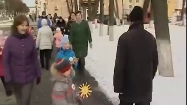 Воспитанники детских садов Чебоксар подарили прохожим хорошее настроение смотреть онлайн