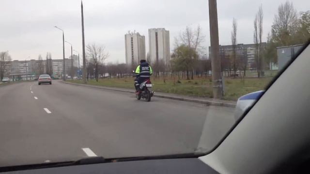 Гомельская ДПС на скутере смотреть онлайн