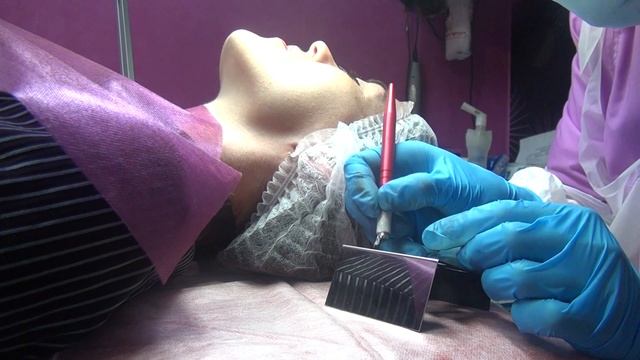 Процесс микроблейдинга в клубе красоты Каталея смотреть онлайн