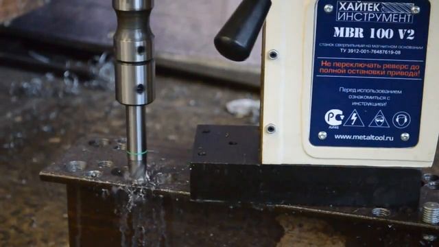 Нарезание резьбы с помощью российского сверлильно-резьбонарезного станка MBR 100 смотреть онлайн