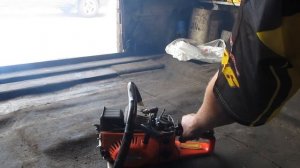 Не заводиться бензопила на гарячо!!!!????