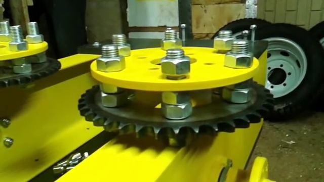 Бортоповоротный минитрактор на гидроприводе. Сборка шасси. смотреть онлайн