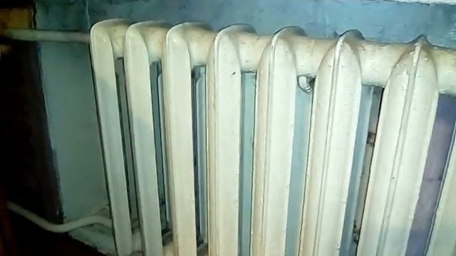 Не греет батарея (радиатор) отопления в квартире. Что делать. смотреть онлайн