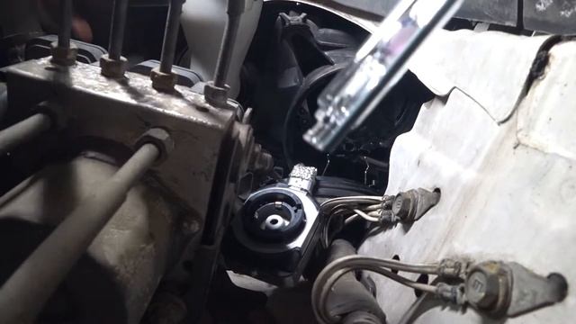 Замена лампочки ближнего света на Toyota Camry 50 смотреть онлайн