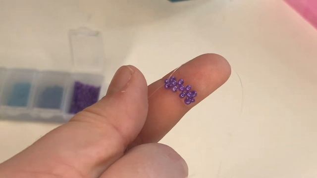 Учимся плести крестиком из бисера и лески? смотреть онлайн