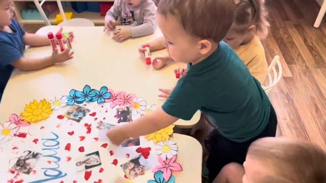 Плакат на праздник «День Матери» смотреть онлайн