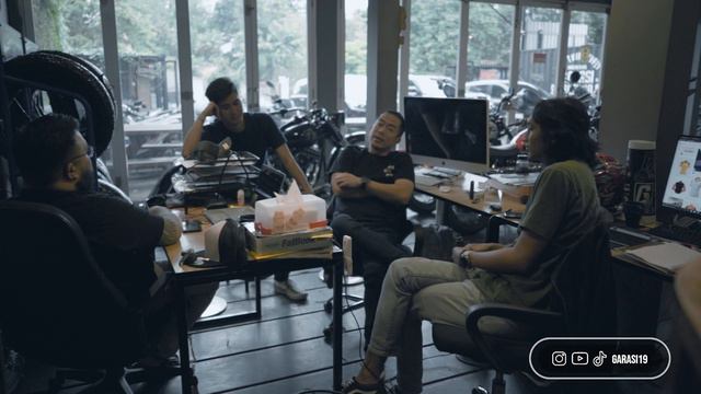 LAZY AFTERNOON TALK WITH GARASI 19 "TOUR BENGKEL" | THE VLOGS - #62 смотреть онлайн