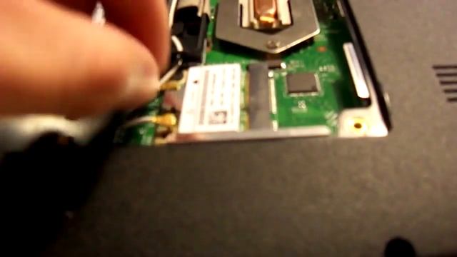 Upgrading The Wi-Fi Card On A Laptop (Dell Inspiron 1545) смотреть онлайн