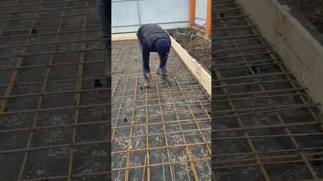 Фундамент под гараж Раменское. Вязание арматура. смотреть онлайн