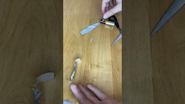 Лайфхак как разжечь в лесу костер с помощью зажигалки и фольги ￼￼ смотреть онлайн