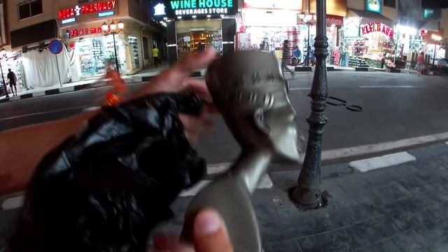 ВЫЖИВАНИЕ в ЕГИПТЕ! КРАБЫ, подводная съемка, отдых на минималках смотреть онлайн