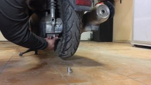 SYM gts 300 i evo Замена масла в двигателе и редукторе вариатора, замена воздушного фильтра