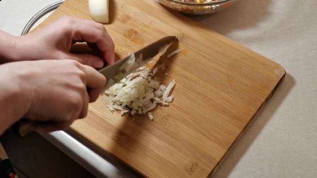 Классический салат Оливье. В ожидании новогодних праздников. смотреть онлайн