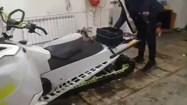Я б тебя гладил Бедный Ski-Doo смотреть онлайн