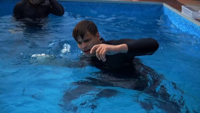 КТО ПЕРВЫЙ НАЙДЁТ ПРОЗРАЧНЫЙ ОРБИЗ В ОГРОМНОМ БАССЕЙНЕ, ПОЛУЧИТ ДЕНЬГИ!