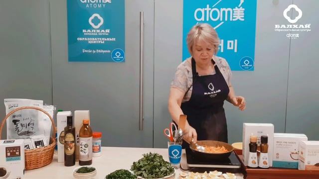 КУХНЯ БАЛХАЙ: Выпуск 23 - Щавелевый суп с соевым соусом (Людмила Садекова)