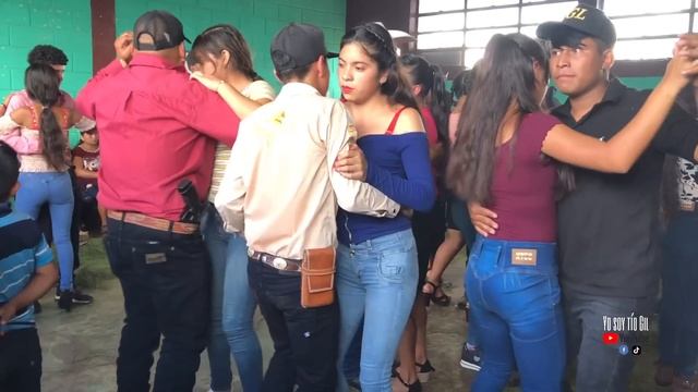 Súbele Volumen A La Tv ? Y Ponte A Bailar ? Cómo Estos Muchachos