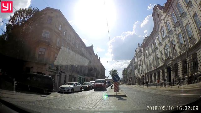 Патрульная машина и выключенная зелёная стрелка смотреть онлайн