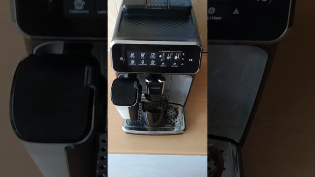 Обзор Philips EP3246/70 Series 3200 LatteGo смотреть онлайн