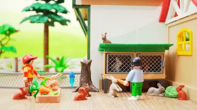 Playmobil Farm Workers with Animals | Toy Farm World Ep5 смотреть онлайн