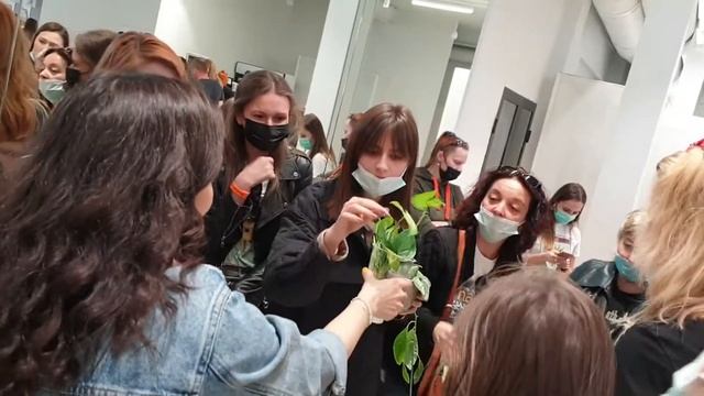 Влог/учусь вышивать/курящие соседи/ярмарка и своп. смотреть онлайн