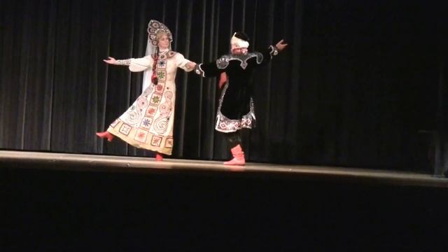 Танцуют народные артисты России Владимир Рязанцев и его партнерша- солисты ансамбля Игоря Моисеева. смотреть онлайн
